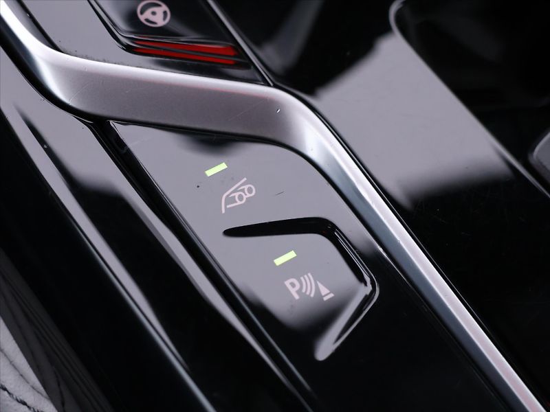 BMW M5 4,4 V8 441kW xDrive Individual - fotka 35 z 46