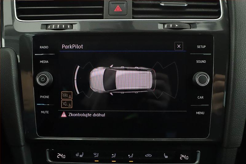 Volkswagen Golf (2019) 1.6 TDI, Tempomat - fotka 12 z 18