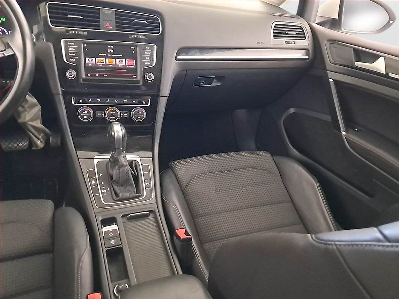 Volkswagen Golf (2015) Comfortline 2.0 TDI, Automat - fotka 8 z 22
