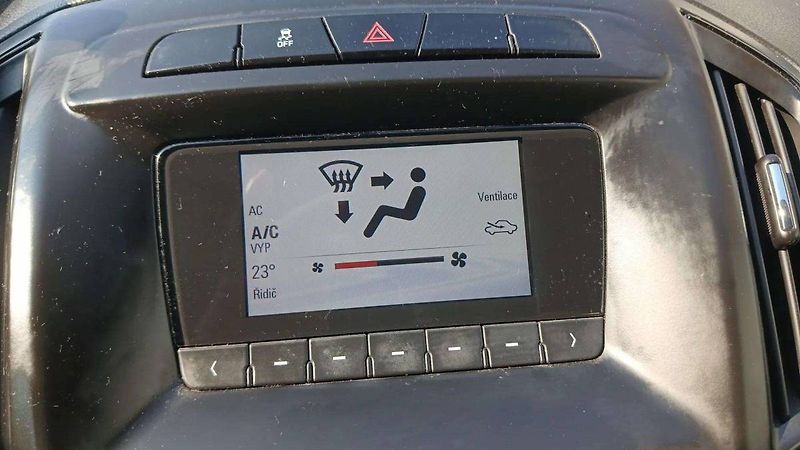 Opel Insignia ST 1.6CDTi MT6 - fotka 20 z 29