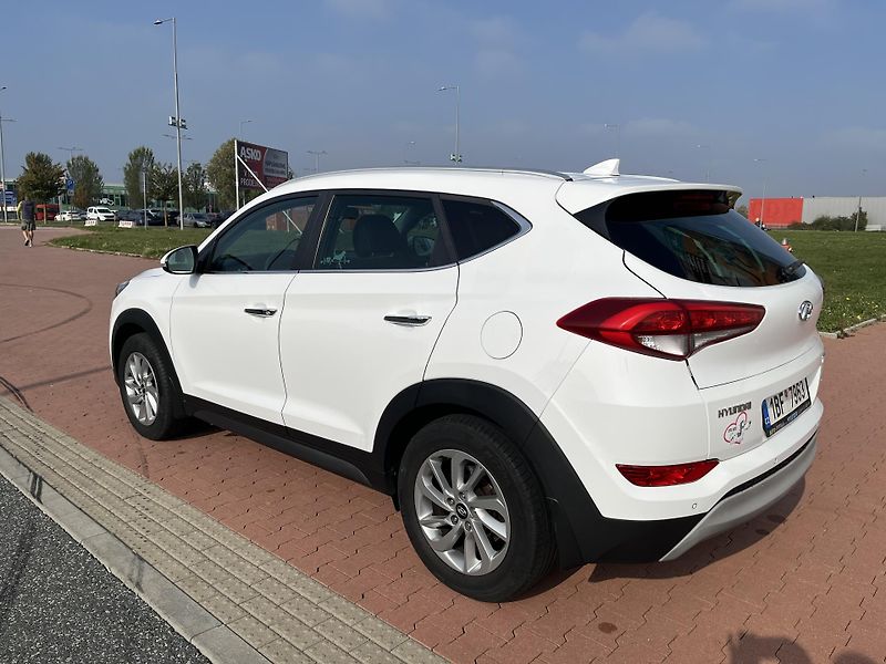 Hyundai Tucson 2.0 CRDi 4x4 ČR - fotka 7 z 33