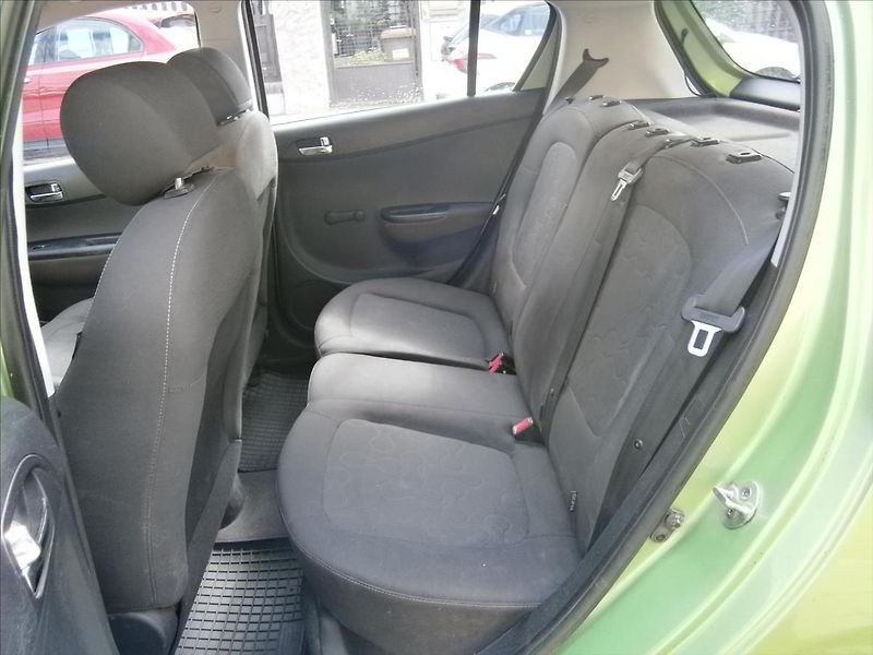 Hyundai i20 1,3 i KLIMA - fotka 8 z 11
