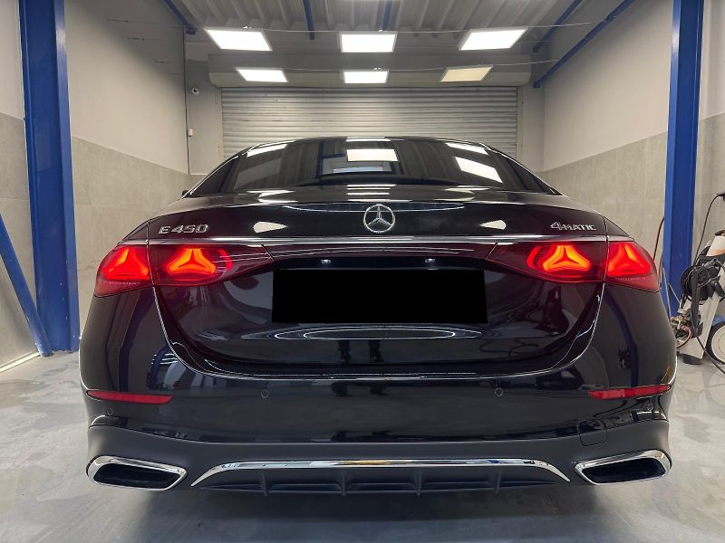 Mercedes-Benz Třídy E (2024) E450 4MATIC AMG CZ - fotka 4 z 15
