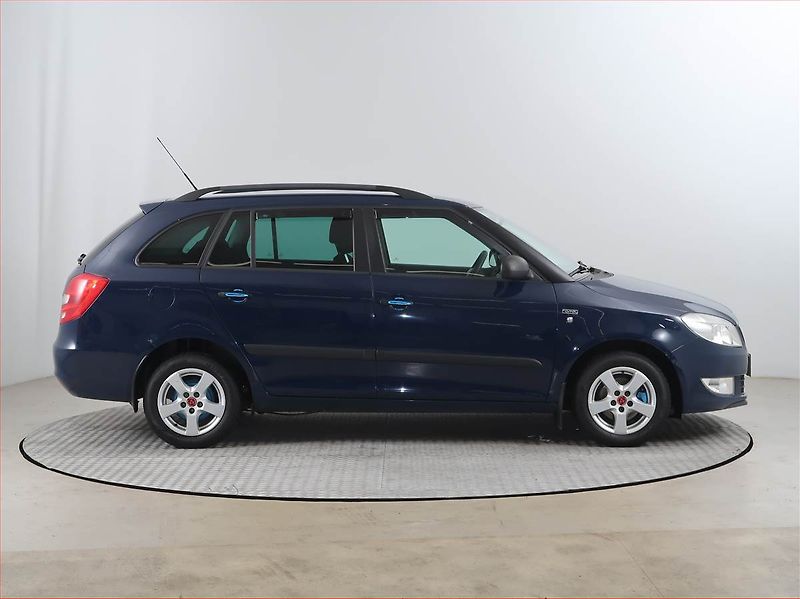 Škoda Fabia (2011) 1.2 12V, Serv.kniha, nová STK - fotka 6 z 14