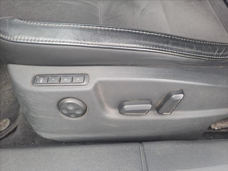 Škoda Superb 2,0 TDI DSG KOUPENO CZ - fotka 12 z 16
