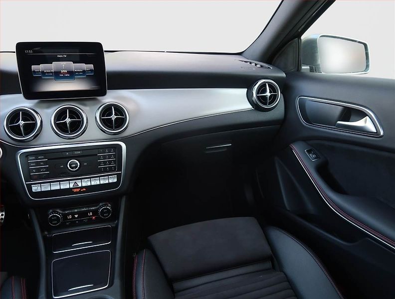 Mercedes-Benz GLA (2018) AMG line 220 4MATIC - fotka 8 z 23