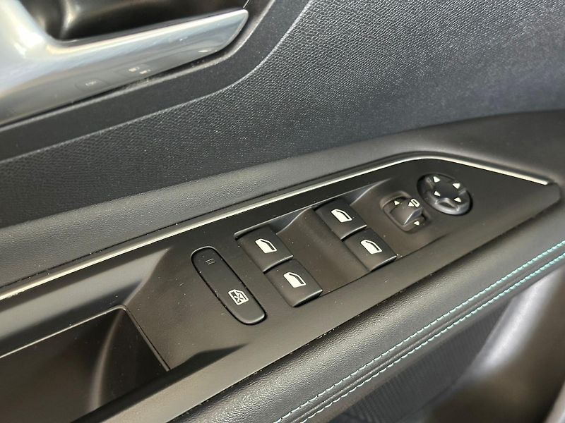 Peugeot 3008 1.2i,Allure Pack.130HP,ČR, - fotka 9 z 19