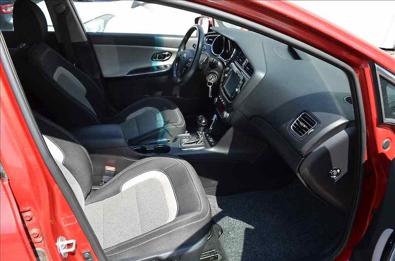 Kia Ceed (2018) 1,6 SW - fotka 21 z 24