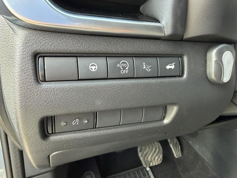 Nissan Qashqai 1.3 DIG-T 116kw Automat - fotka 21 z 43
