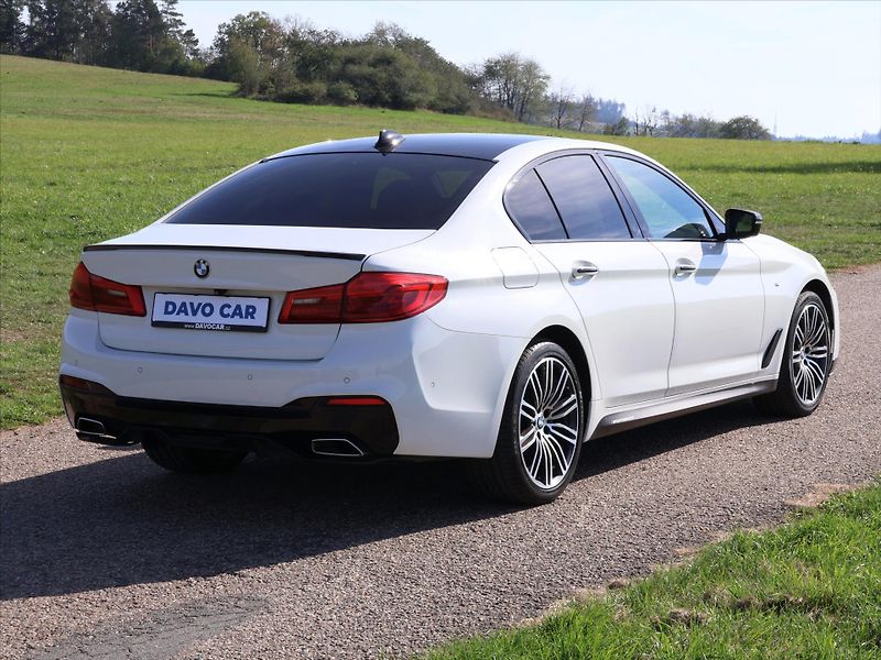 BMW Řada 5 3,0 530d 195kW xDrive CZ - fotka 7 z 39