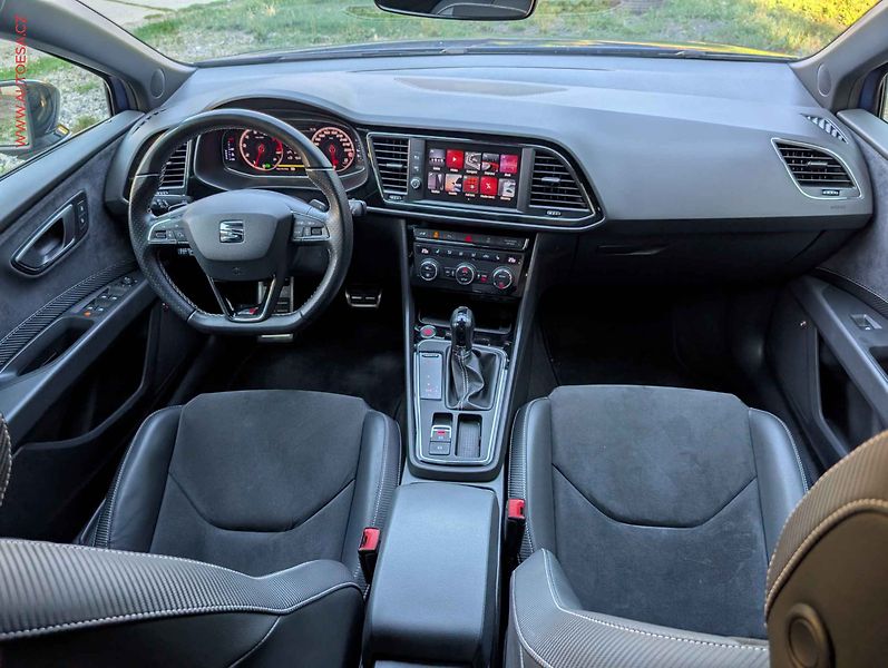 Seat Leon (2018) 2.0 TSi 4x4, DSG, LED - fotka 12 z 24