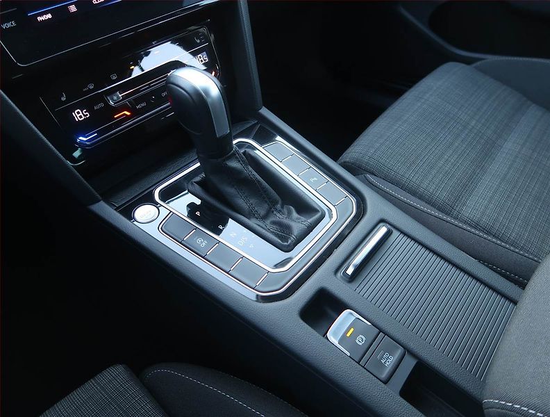 Volkswagen Passat (2022) Business 2.0 TDI, Automat - fotka 13 z 22