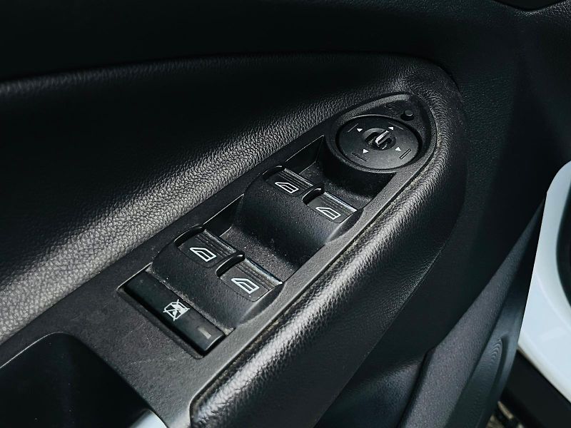 Ford Kuga 2.0TDCi 4x4 MAN SERVISKA TAŽNÉ - fotka 27 z 42