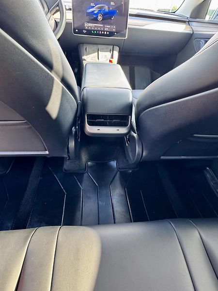 Tesla Model Y (2024) RWD. S.R. - fotka 20 z 20