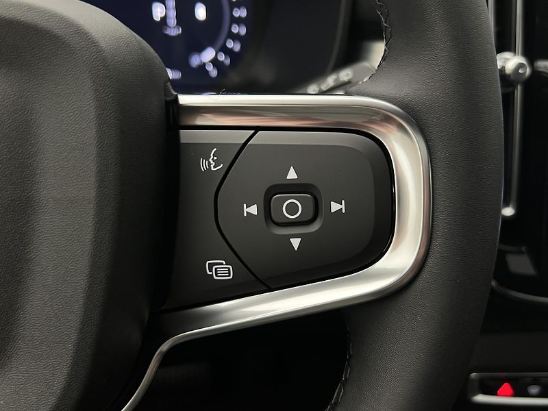 Volvo XC40 (2026) B4 ULTRA DARK AUT - fotka 19 z 43