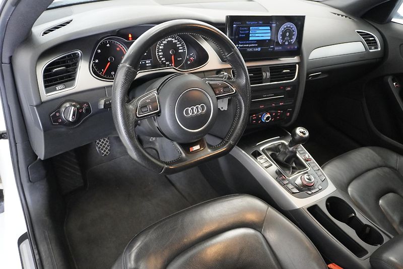 Audi A4 2,0 TDI S-LINE - fotka 14 z 30