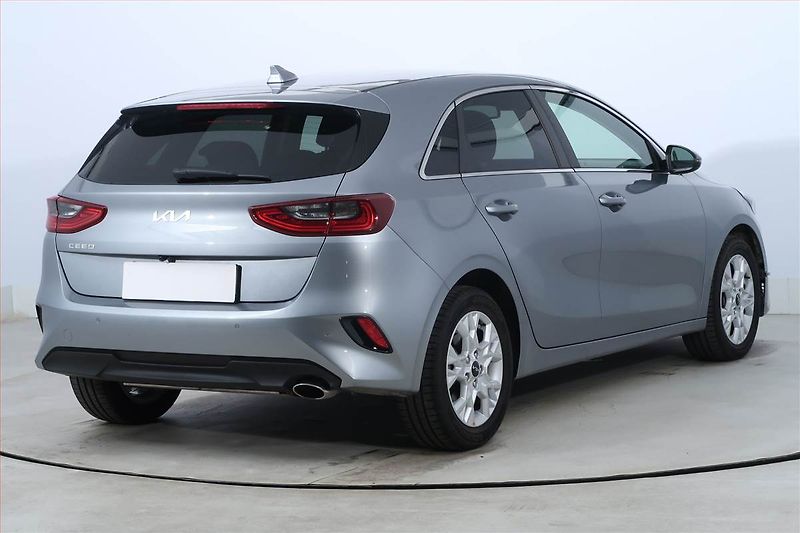Kia Ceed (2021) 1.5 T-GDI - fotka 5 z 21