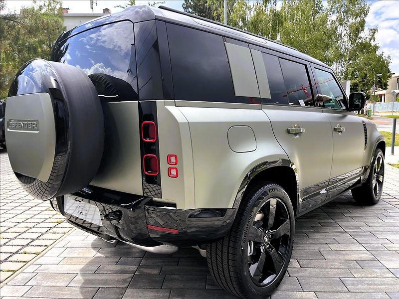 Land Rover Defender 3,0 110 D300 X-DYN HSE / SATIN - fotka 8 z 26