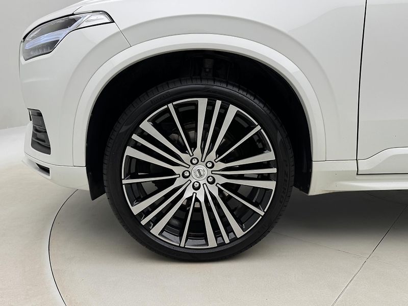 Volvo XC90 B5 AWD MOMENTUM AUT - fotka 34 z 42