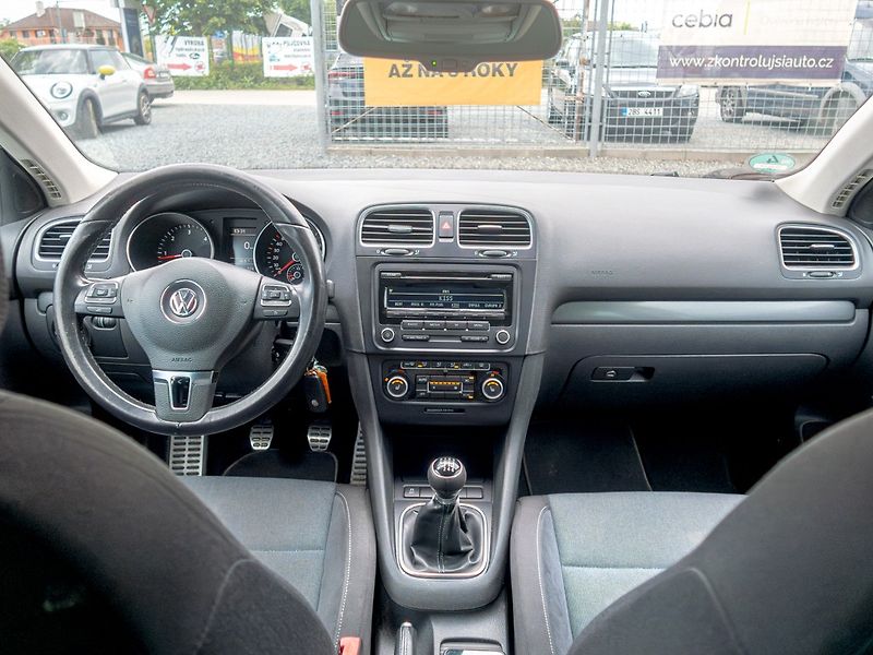 Volkswagen Golf (2012) 2.0TDI 103KW - 2x KOLA - fotka 13 z 49