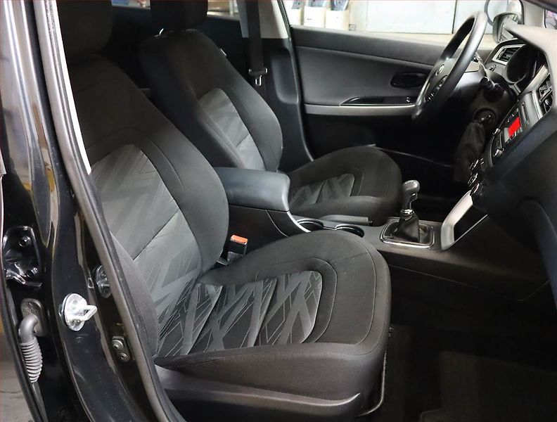 Kia Ceed (2016) 1.4 CVVT, Serv.kniha - fotka 9 z 17