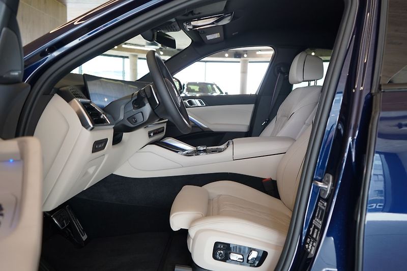 BMW X6 30d xDrive, Vzudch, Masáž - fotka 19 z 48