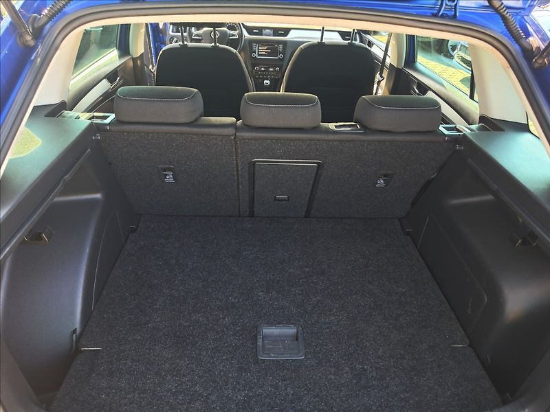 Škoda Rapid 1,0 TSi 70KW Drive NAVI ALU - fotka 26 z 40