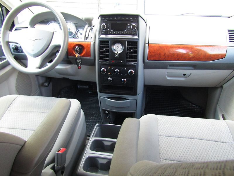 Chrysler Voyager (2007) 3.3 V6 128kW LPG 90L - fotka 14 z 35