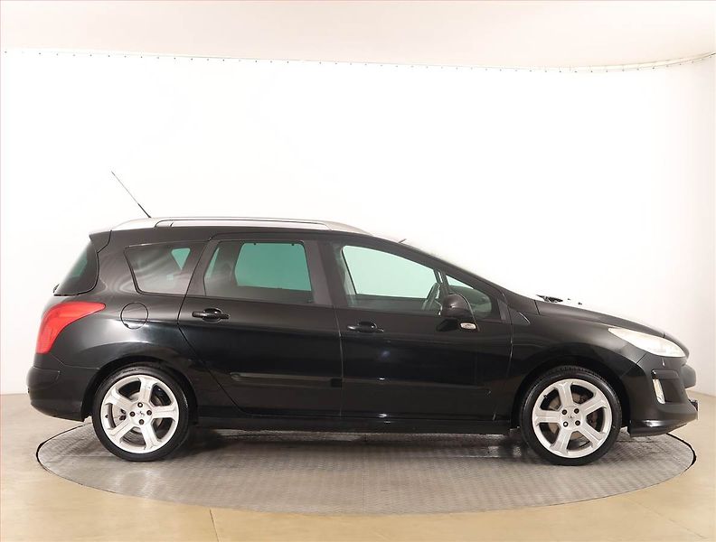 Peugeot 308 (2008) 1.6 THP, 7 míst, po STK - fotka 6 z 17