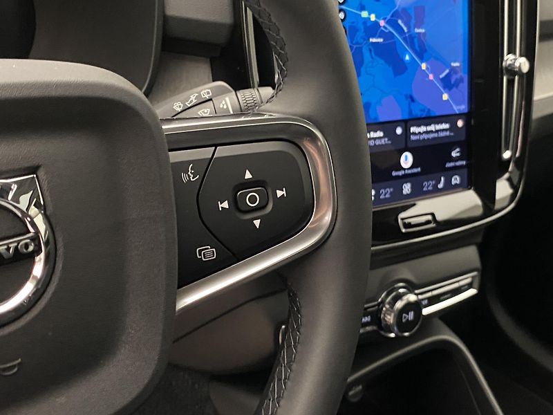 Volvo XC40 (2026) B4 AUT DARK PLUS - fotka 26 z 65