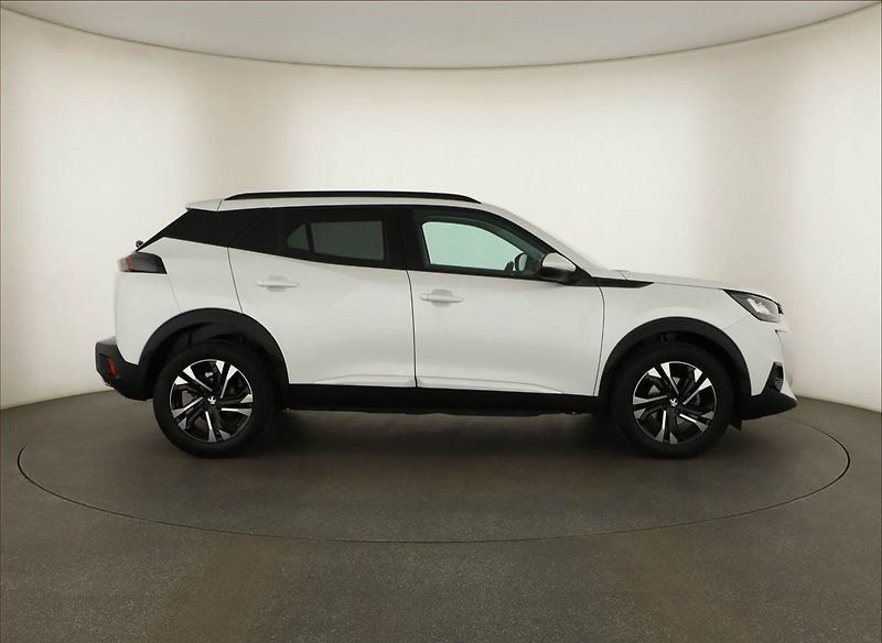 Peugeot 2008 (2021) 1.2 PureTech, Tempomat - fotka 6 z 14
