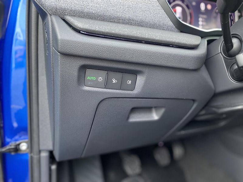 Škoda Octavia Combi 1,5 TSI Top Selection - fotka 13 z 29