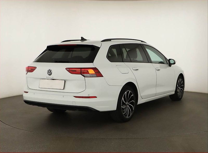 Volkswagen Golf (2022) Life 1.5 TSI - fotka 5 z 15