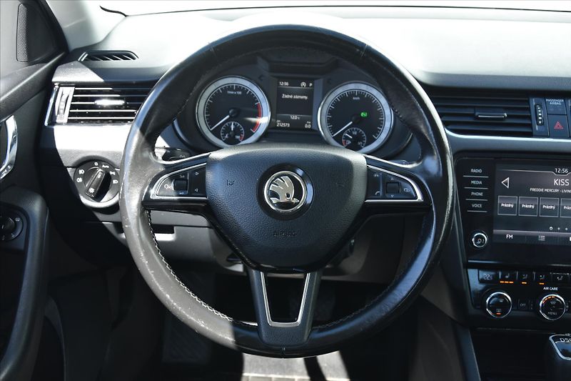 Škoda Octavia 1.8 TSI 132kW DSG STYLE LED ČR - fotka 13 z 23