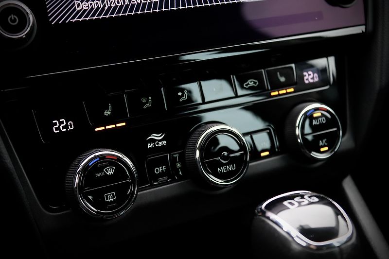 Škoda Octavia 3 FL Combi 1.5 TSI 110 kW DSG - fotka 31 z 39