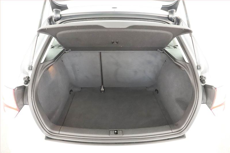 Audi A3 (2013) 1.6 TDI, Bi-Xenony, Tempomat - fotka 10 z 14
