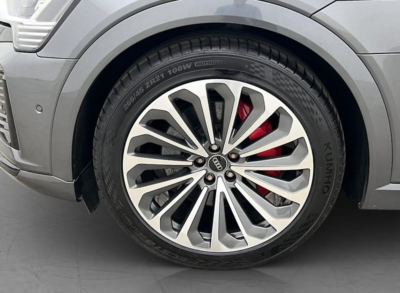 Audi Q8 e-tron 55 Q 360k Matrix Vzduch Pano - fotka 31 z 35