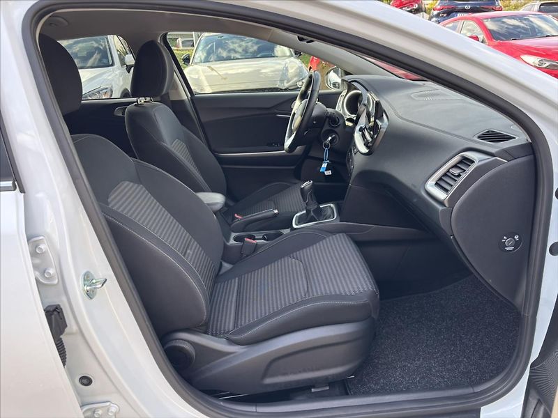 Kia Ceed 1,5 TGDi TOP ZÁRUKA CARPLAY - fotka 15 z 39