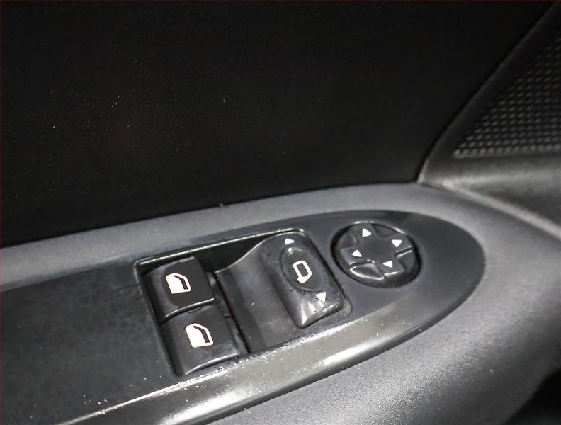 Citroën C4 (2012) 1.6 HDi, Serv.kniha, po STK - fotka 17 z 18