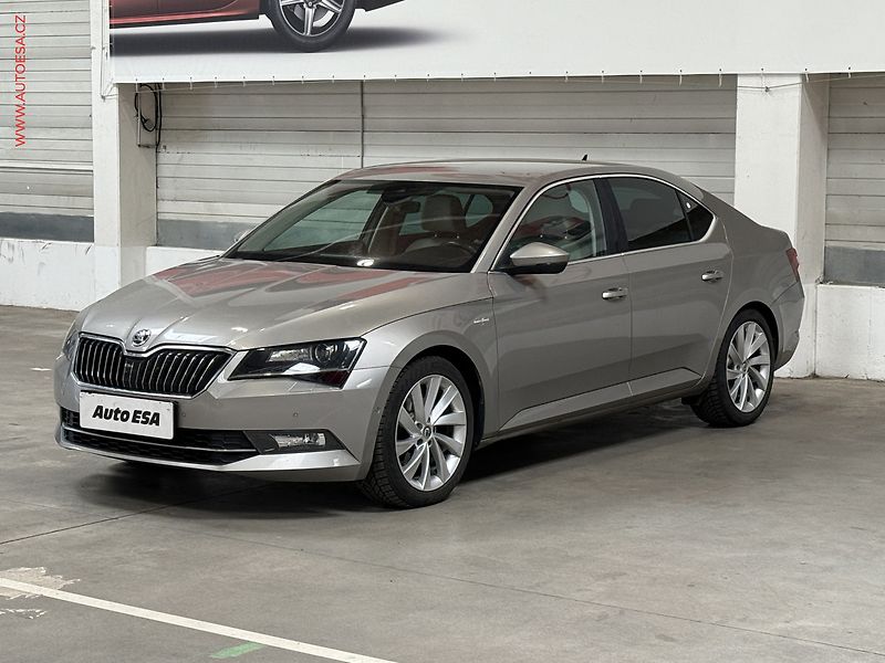 Škoda Superb (2016) 2.0TDi, ČR, L&K, DSG, bixen - fotka 3 z 23