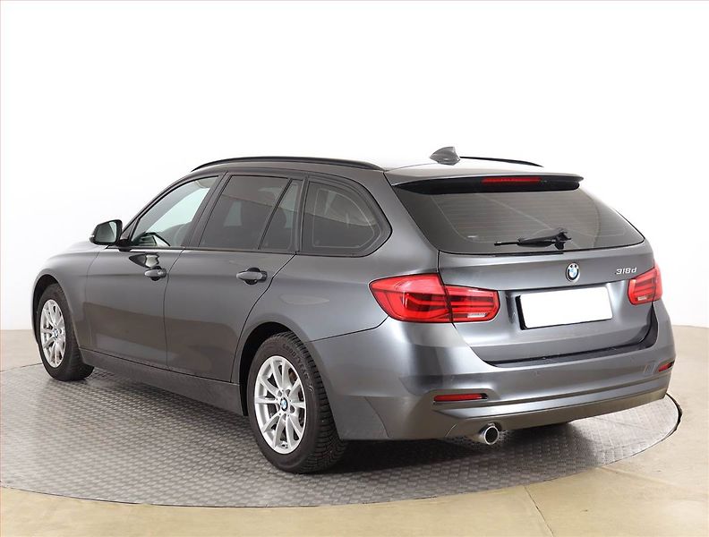 BMW Řada 3 (2019) 318 d, Automat, Serv.kniha - fotka 4 z 19