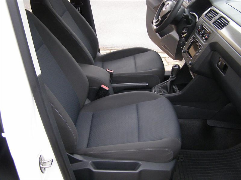 Volkswagen Caddy 2,0   TDI TEMPOMAT - fotka 22 z 26