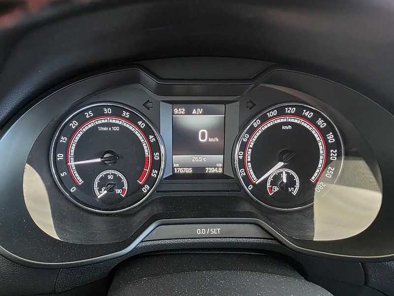 Škoda Octavia Combi 2,0 TDi 135 kW RS - fotka 8 z 23