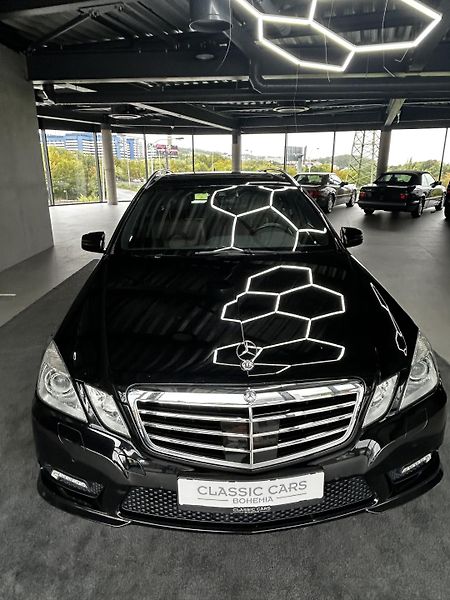 Mercedes-Benz Třídy E (2010) E 350 4 Matic AMG Kombi - fotka 8 z 21