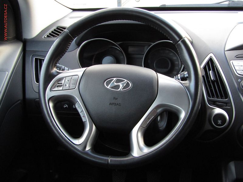 Hyundai ix35 (2010) 2.0CVVT, ČR, AC, TZ - fotka 12 z 16