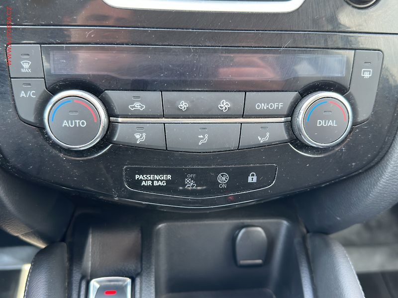 Nissan Qashqai (2015) 1.6dCi, ČR, STK11/27 - fotka 15 z 17