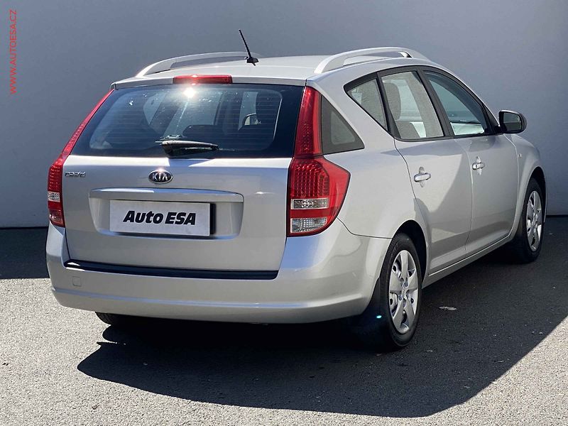 Kia Ceed (2010) 1.4 CVVT, Klima - fotka 4 z 15