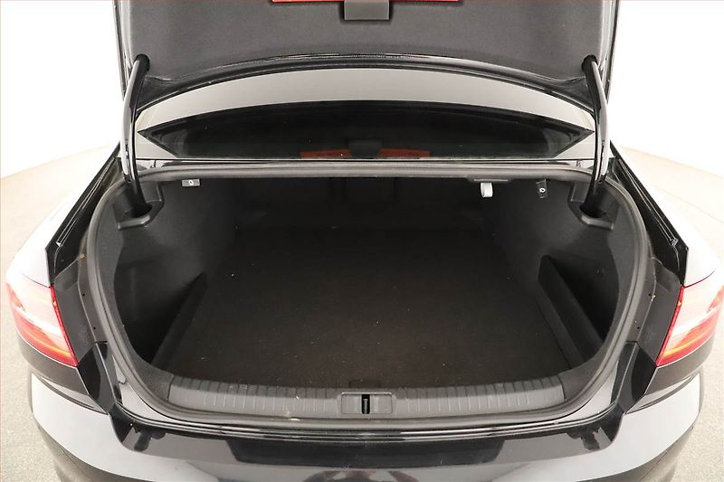 Volkswagen Passat (2019) R-Line 2.0 TDI - fotka 14 z 15
