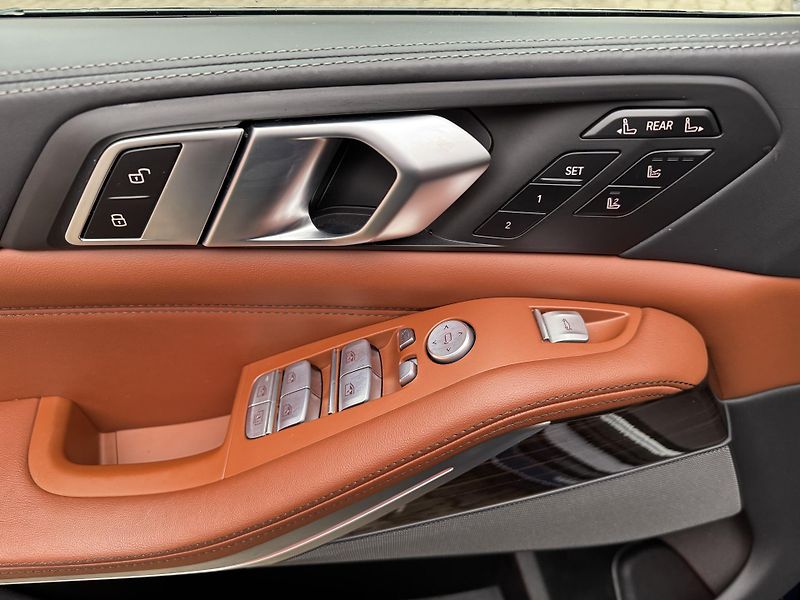 BMW X7 40i-INDIVID-MASÁŽE-R22-TAŽ. - fotka 15 z 47