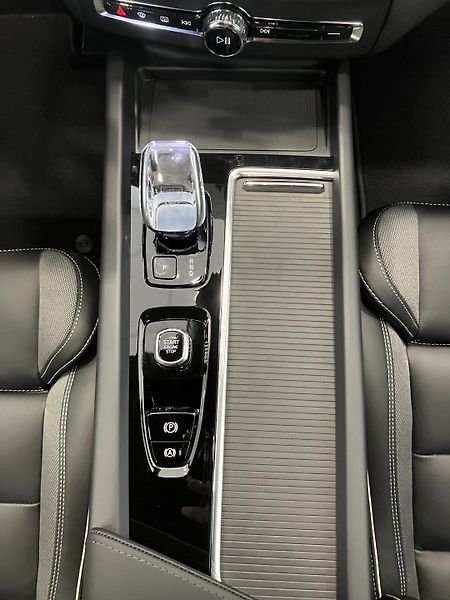 Volvo XC60 T6 eAWD Black Edition Plus AT8 - fotka 19 z 41